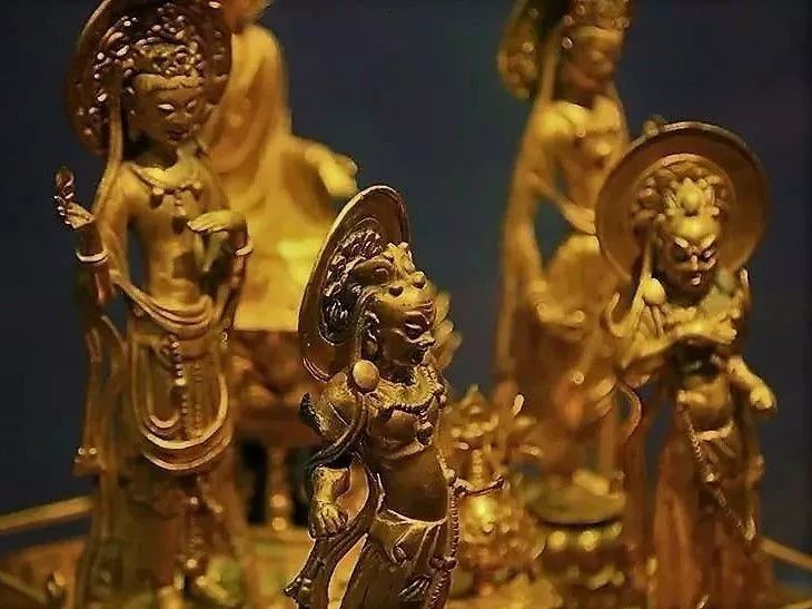 中国佛教造像的艺术传承和特色