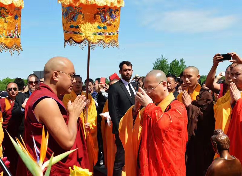 十七世大宝法王噶玛巴朝拜加拿大五台山