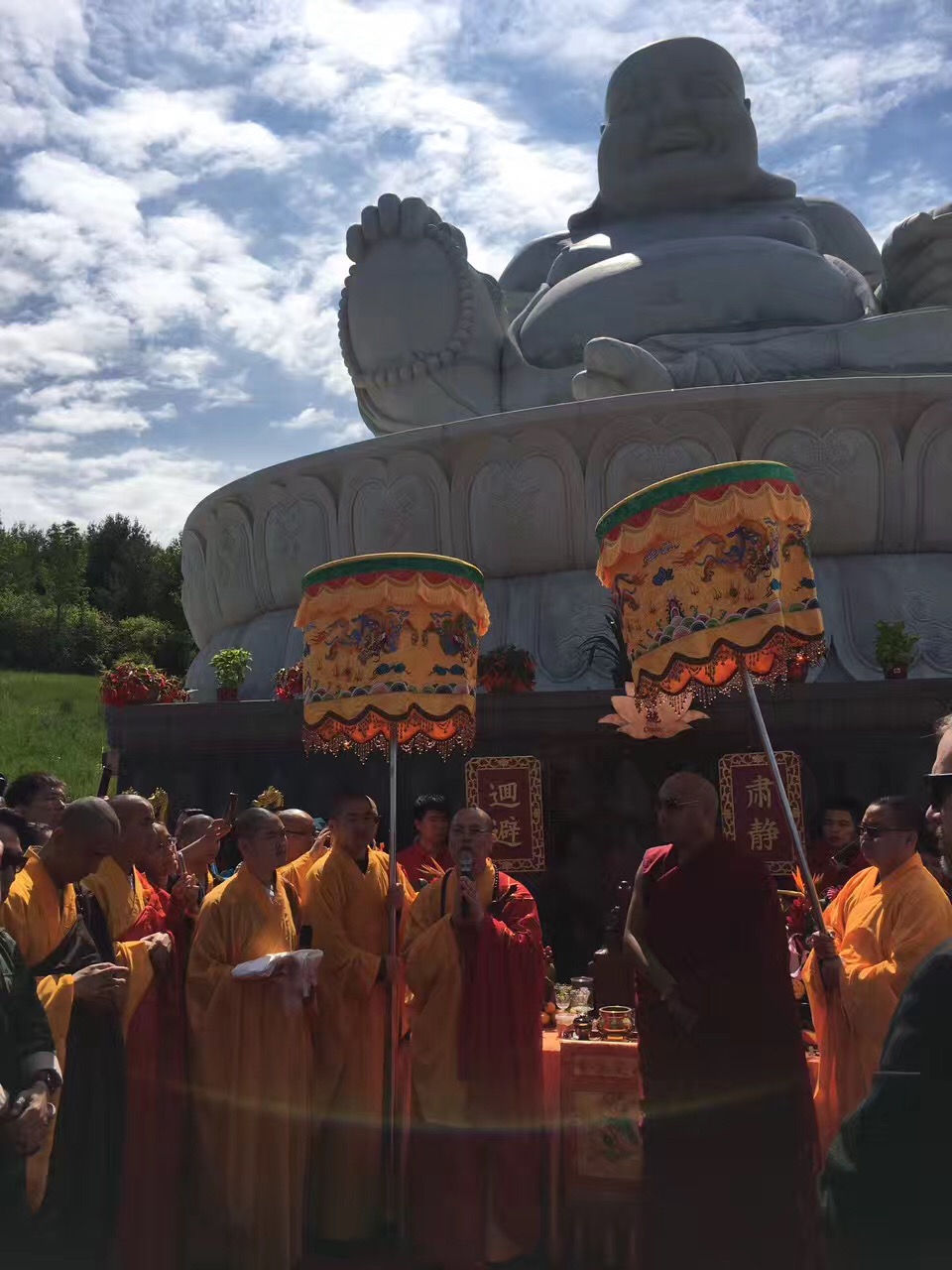 是一年四季当中最吉祥的一天,今天又欣逢十七世大宝法王首次朝礼